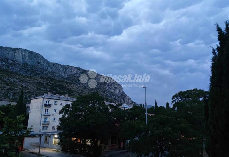 Hercegovina: Nebo prekrili mammatus oblaci 
